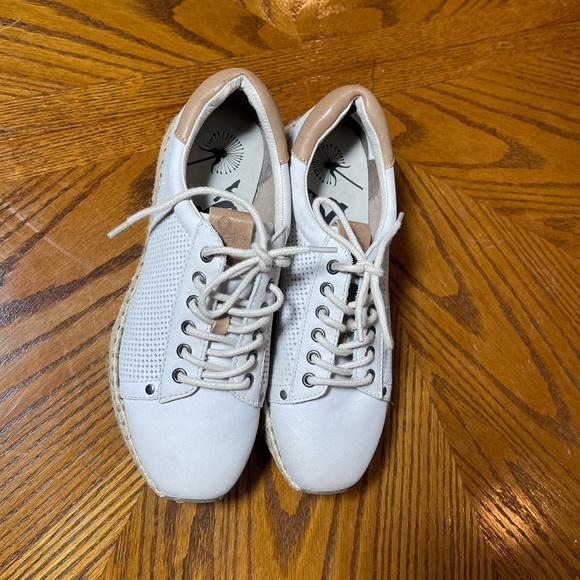 SOLD Women leather espadrilles sneakers perforated Sz 7M - Picture 2 of 12